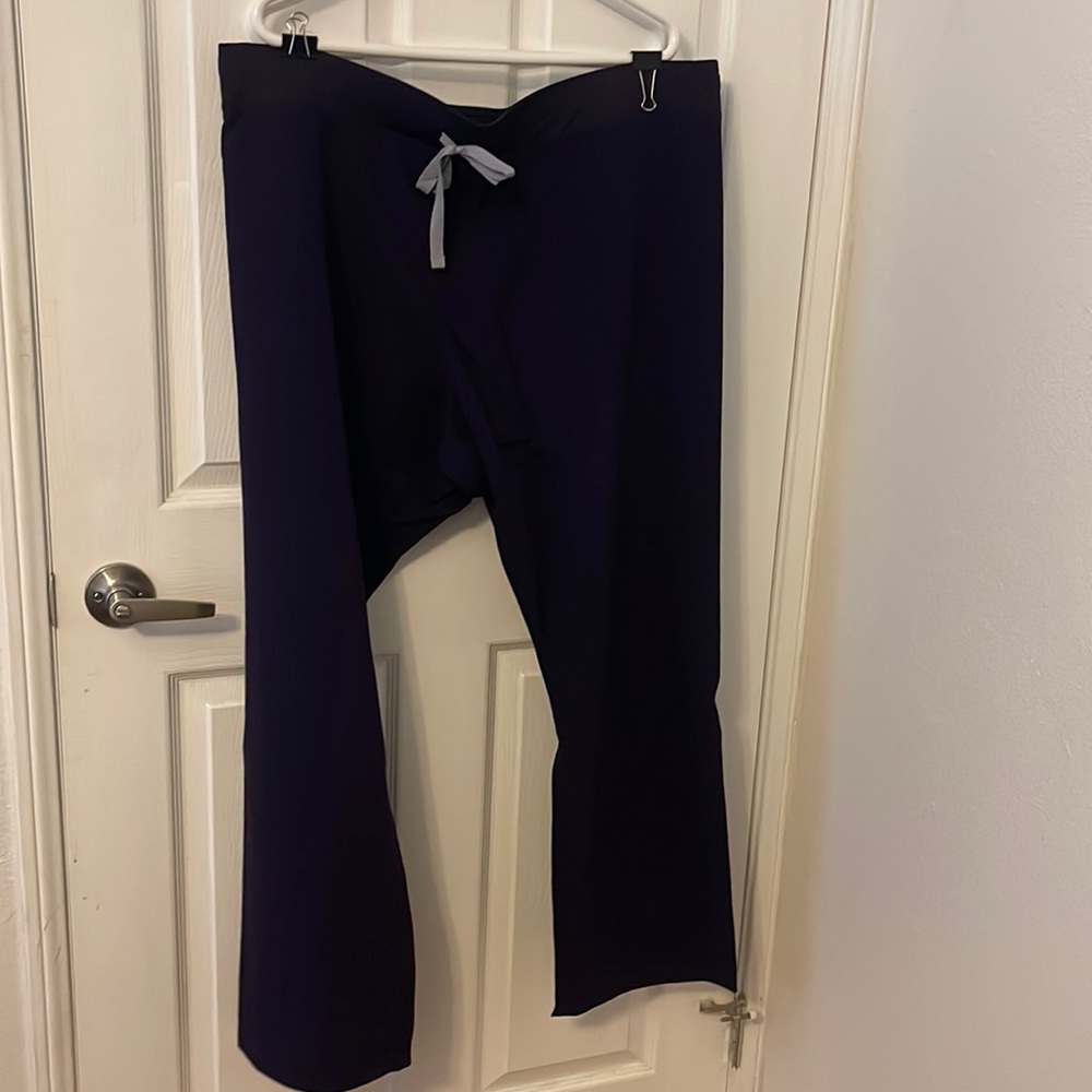 NWT women’s figs pants